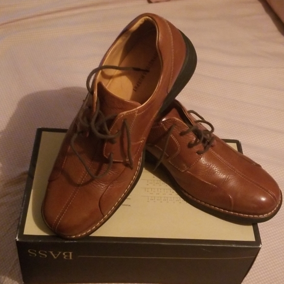 Use Johnson and Murphy men sheepskin shoe